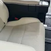 革専用のクリーナーで汚れを取り除きます