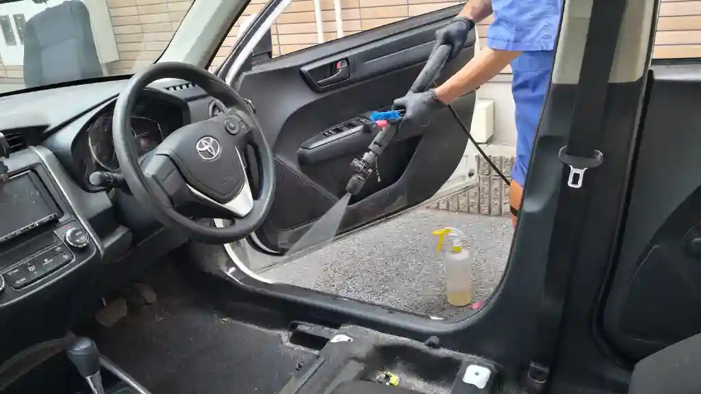 ドア周りの汚れを洗浄