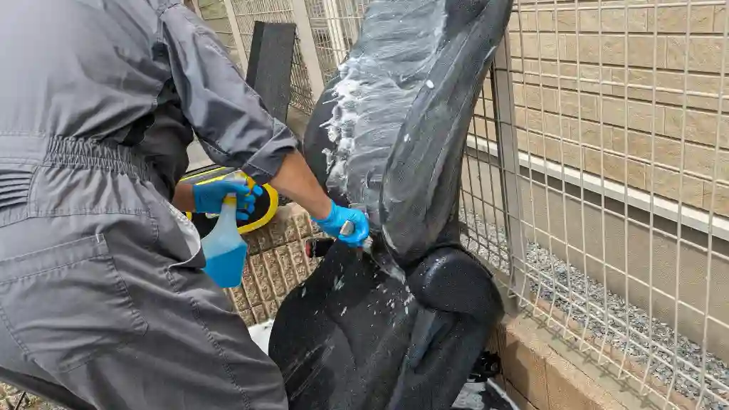 シートのアンモニア臭を洗浄